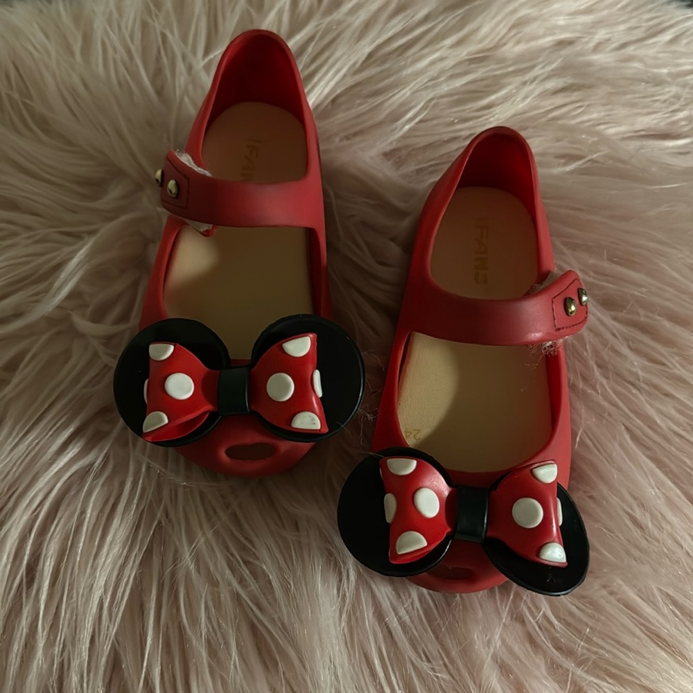 Minnie  mouse shoes 6c